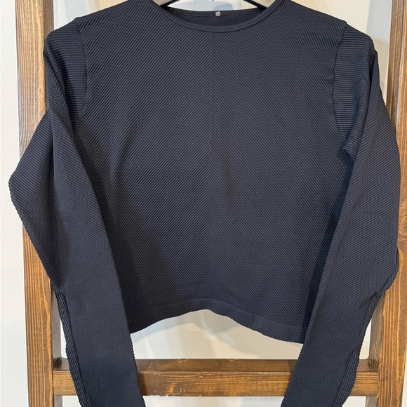 Going out crop shirt - Picture 4 of 4